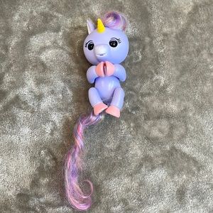 WowWee Fingerlings ALIKA THE LIGHT PURPLE UNICORN Interactive Toy